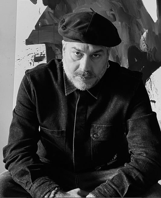 Ritratto di Max Petrone, artista e pittore di Torino, nel suo studio