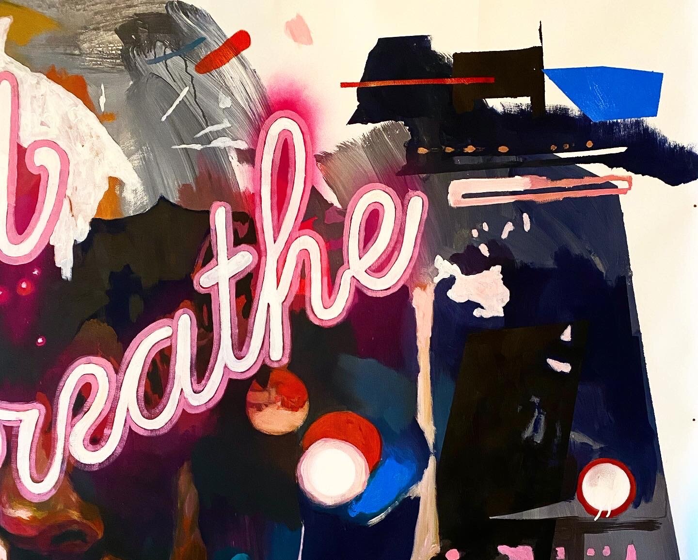 Dettaglio della scritta al neon breathe nel dipinto di Max Petrone
