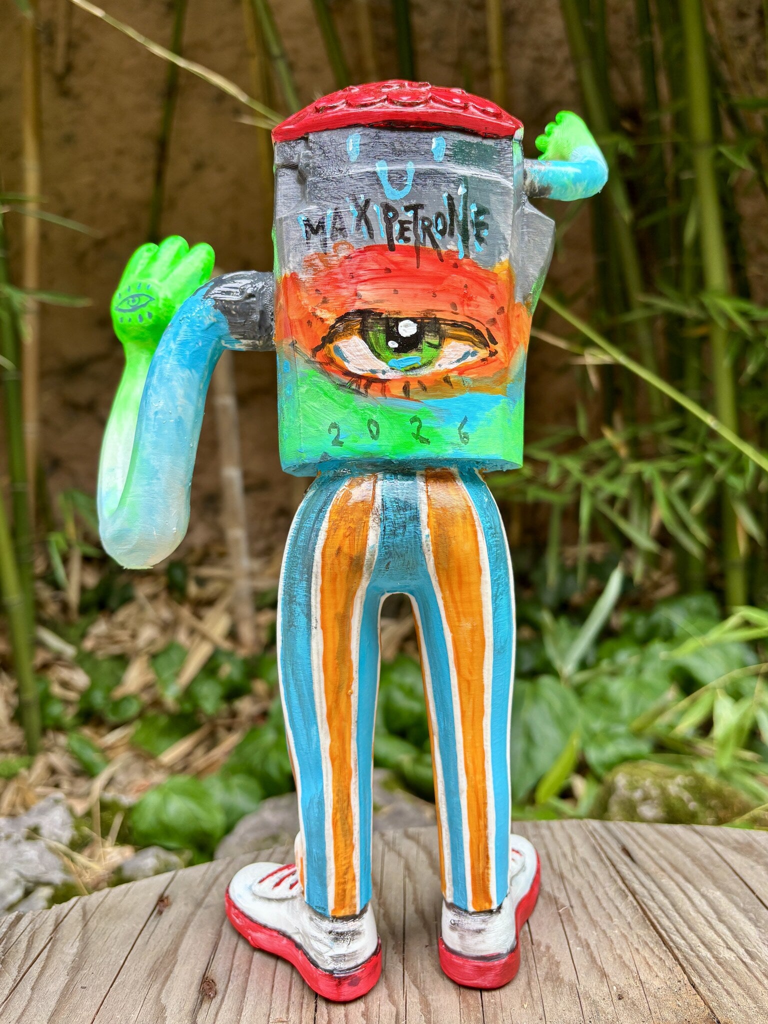 Retro dell'art toy Weird Home con firma e data dipinte a mano Max Petrone 2026