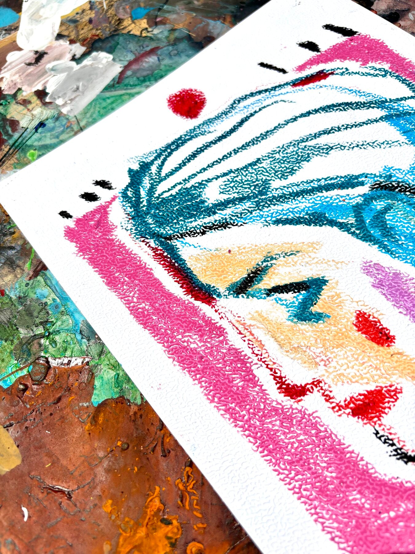 Dettaglio del volto nel ritratto a pastelli Woman Head di Max Petrone